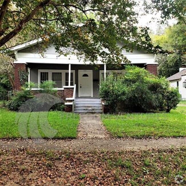 Building Photo - Spacious 3BR/2BA Rental with Hardwood Floo...