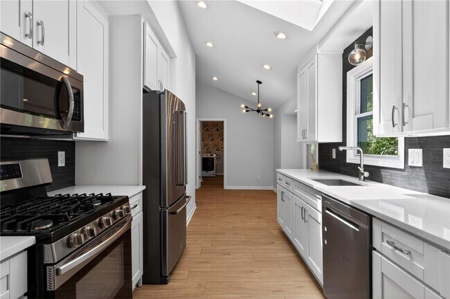 Photo - 1480 Edinburgh Dr