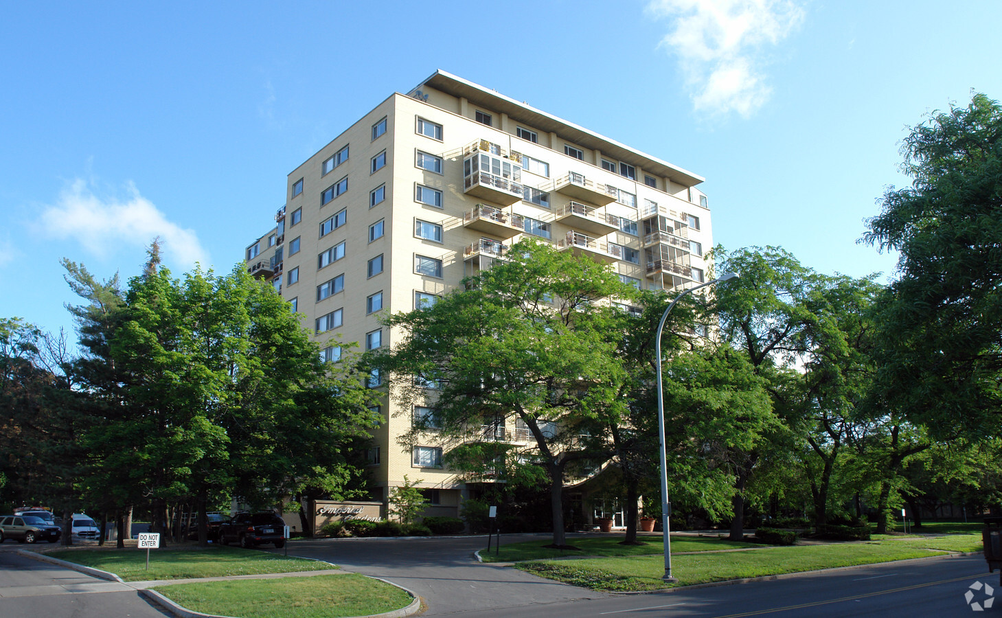 Imperial Gardens Apartments - Imperial Gardens Apartments