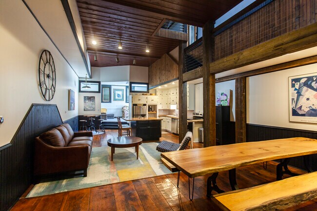 Photo - 440 E Marion St Townhome