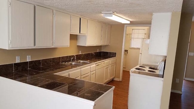 1135 Caliente Dr Unit 2