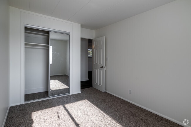 1BD, 1BA - 630SF - RENOVATED