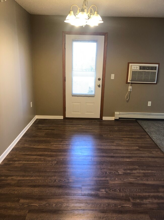 2B 1B Dining Floor/wall Varies