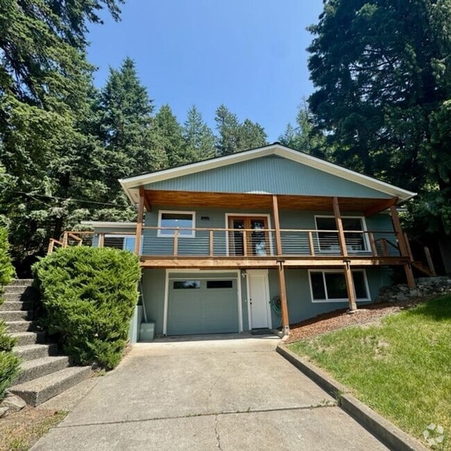 Building Photo - Beautiful lakeview home for rent