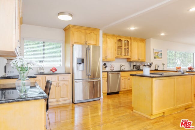 Photo - 110 N Barrington Ave