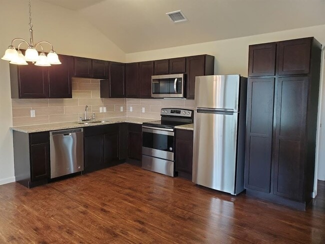 Building Photo - 1310 W Pointe Pl