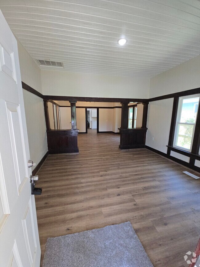 Building Photo - 320 Chautauqua Ave Rental