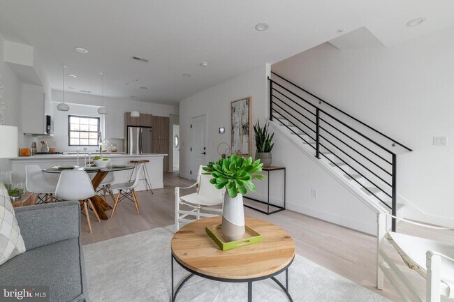 Photo - 1411 Oak St NW Unit 201