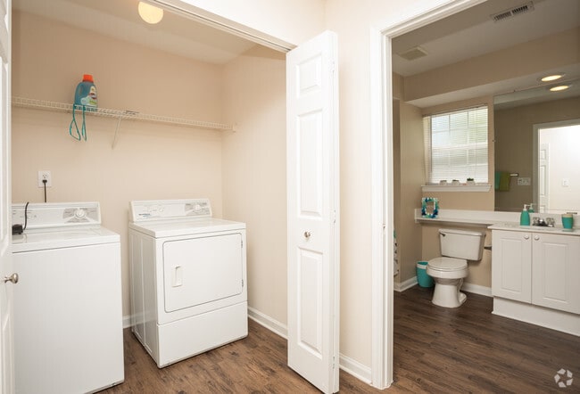 2BR, 2BA - 1,185 SF - Wynthrope Forest