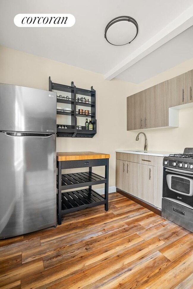 Photo - 130 Hicks St