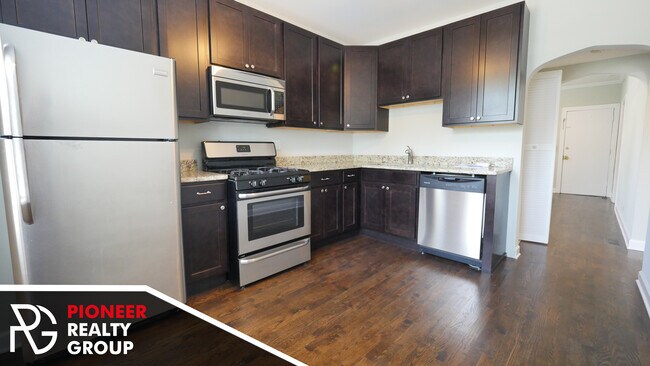 Building Photo - 2259 W Hirsch St Unit 1 Rental