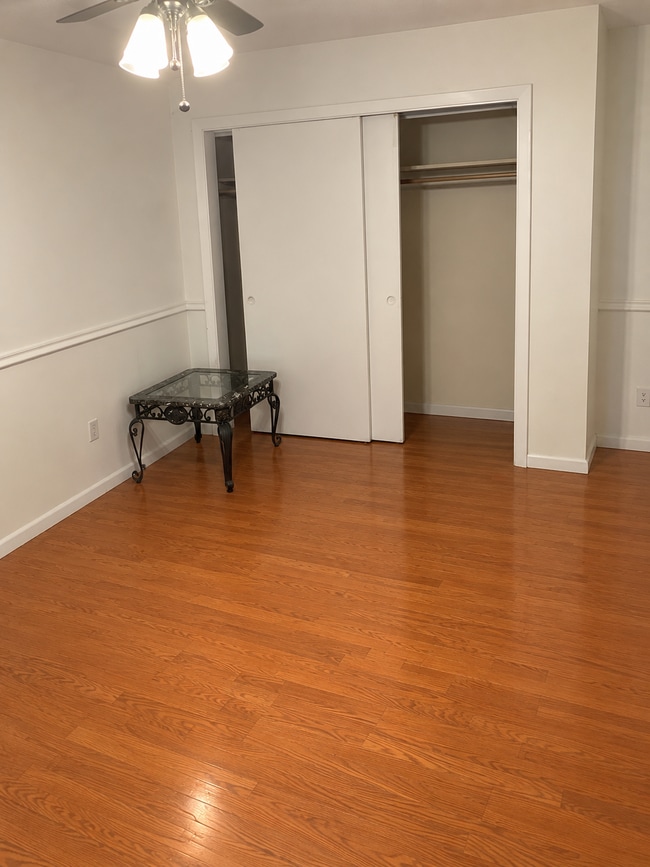 1875 N Alameda Dr