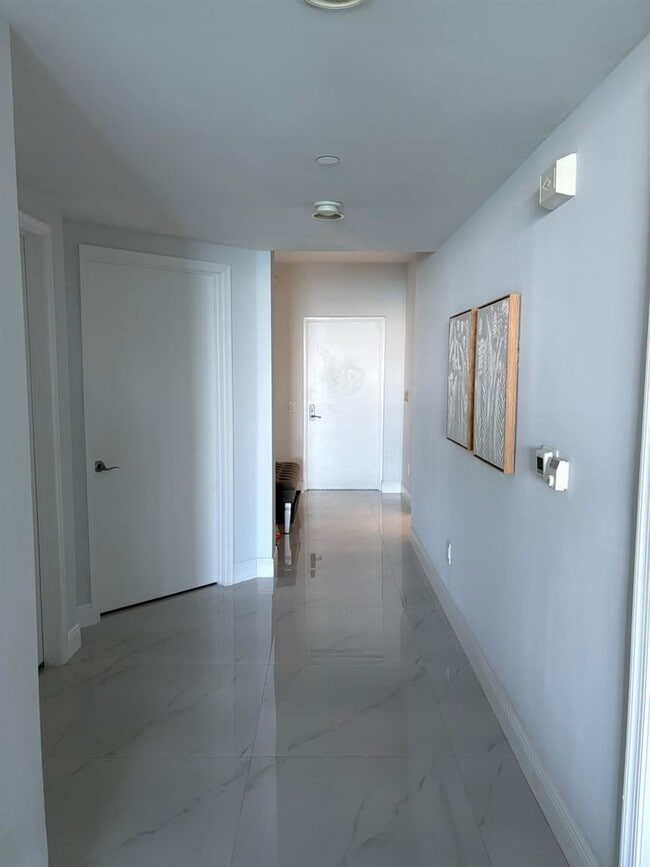 Photo - 2650 Lake Shore Dr