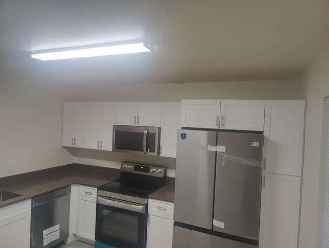Building Photo - 302 Lakeview Dr E Unit 302