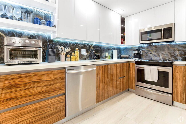 Building Photo - 2821 NE 163rd St Unit 5M Rental