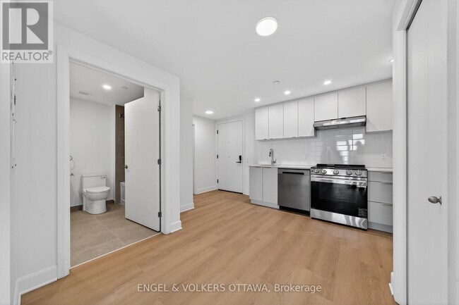 Photo - 1360 Carling Ave Unité 1803