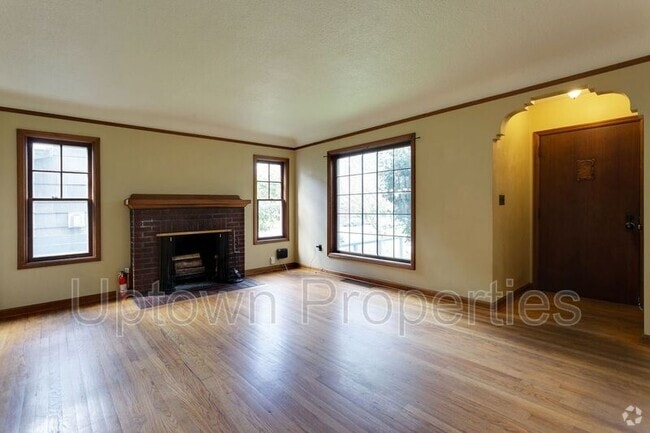 Building Photo - 1644 N Willamette Blvd Rental