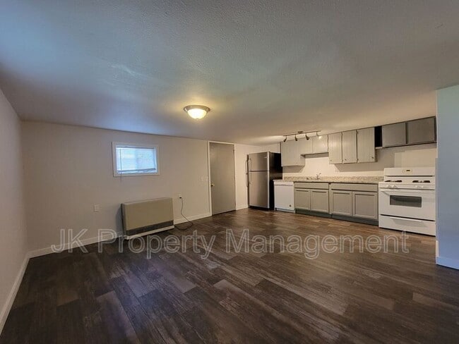 Photo - 2027 Smelter Ave NE