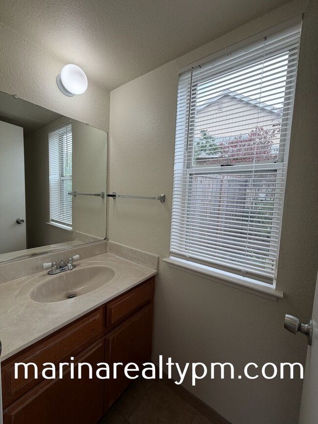 Photo - Glen Cove Beauty 3 bed 2.5  bath 2 Story home in established neighborhood