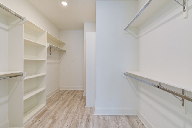 Building Photo - 2539 Judiway St