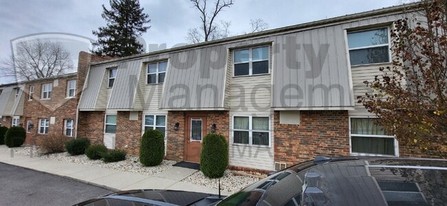 Building Photo - Lower 2 Bedroom Apartment Unit 6