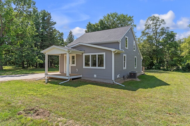 Building Photo - 9045 Hillcrest Dr Rental