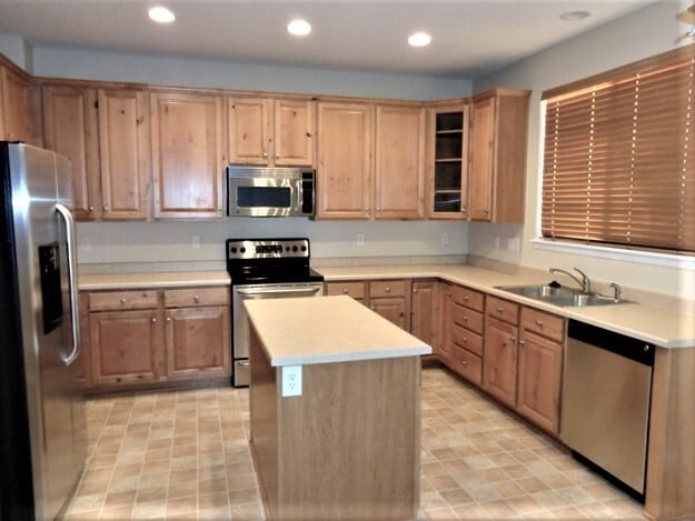 Photo - 12865 Roslyn St