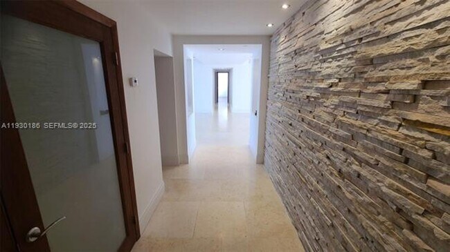 Photo - 1000 Venetian Way Unit 1000 Venetian Way 1502