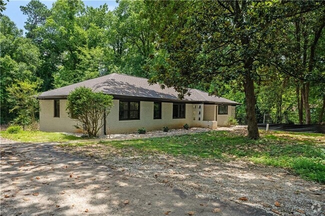 Building Photo - 3757 Peachtree Dunwoody Rd Rental