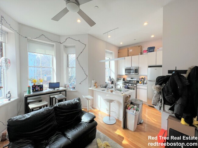 Photo - 1607 Tremont St