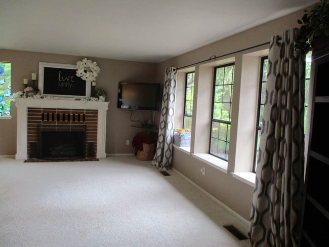 Photo - 3 Bedroom, 2.5 bathroom split level home in University Place