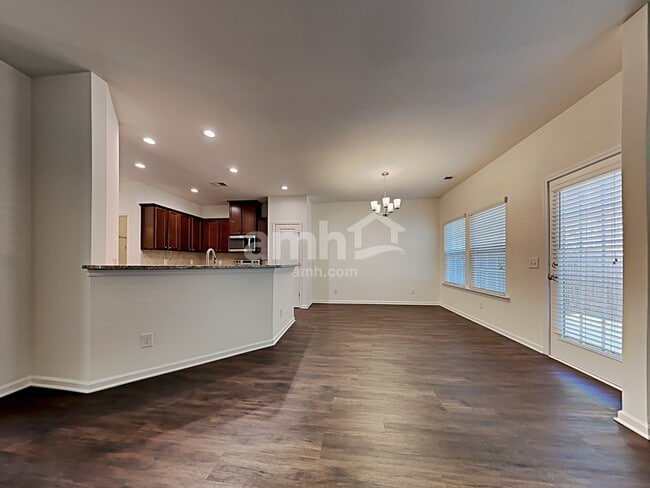 Photo - 140 Longford Dr