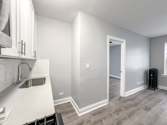 Photo - 4241 N Kenmore Ave Unidad 211