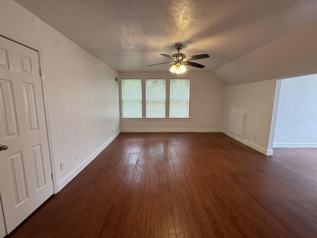 Photo - 2504 Pecos St