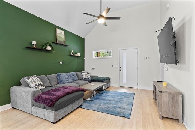 624 Robert St NW