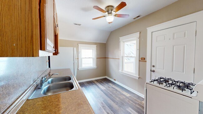 Photo - 3590 W 47th St Unidad 3590 W 47th Upper