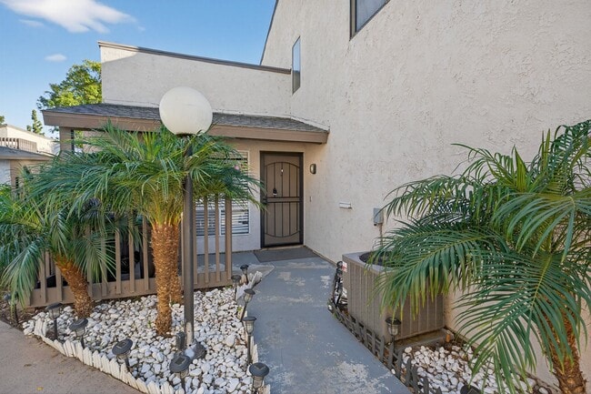 Photo - 3 Bedroom Townhome: Prime Location with Pool, Clubhouse and More!