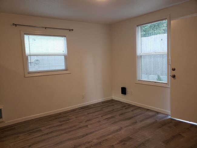 Photo - 3224 SE Rockwood St Apartments Unit 3224