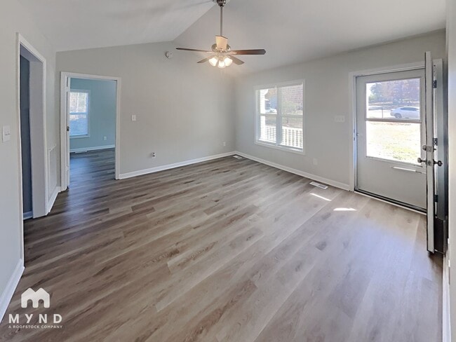 Photo - 128 Lippizanner Pl