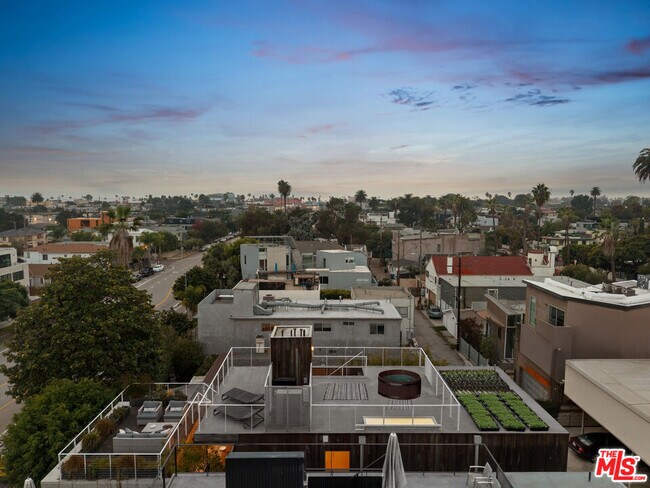 Photo - 533 Grand Blvd