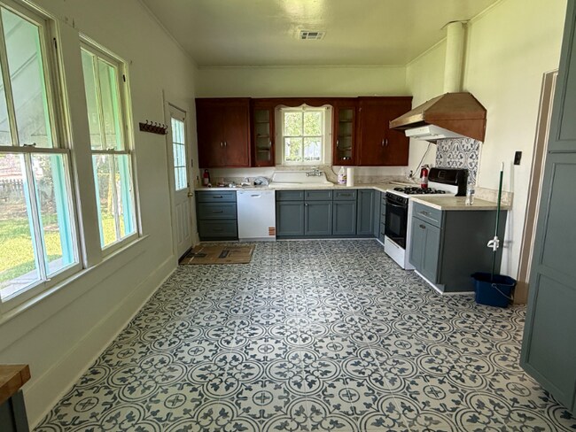 Photo - 416 Voorhies St