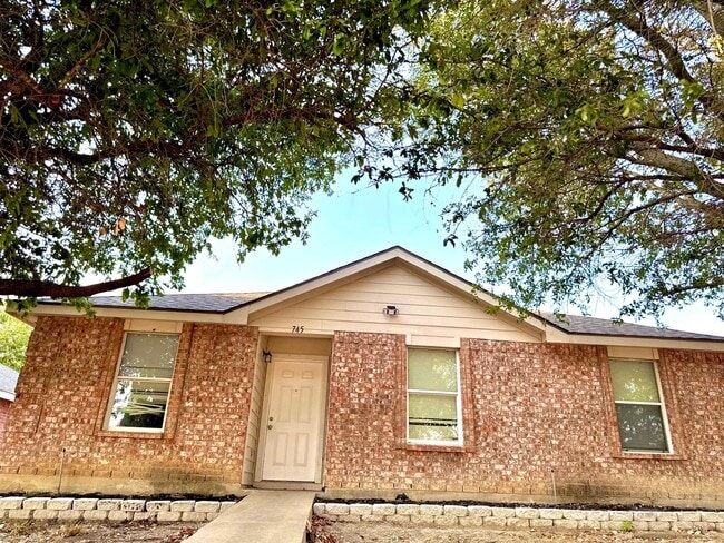 745 Grambling Dr
