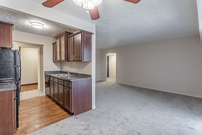 Delta Square Apartments - Lansing, MI