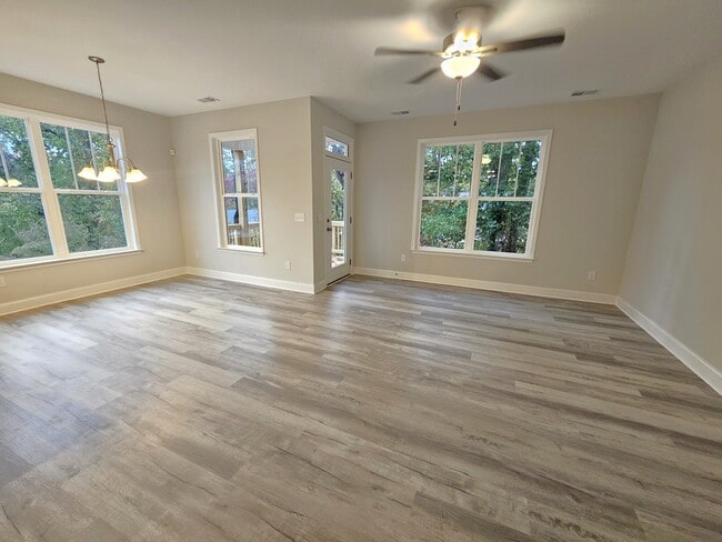 Photo - 121 Marianne Ln