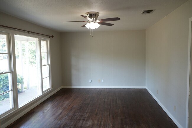 Photo - 3008 47th St