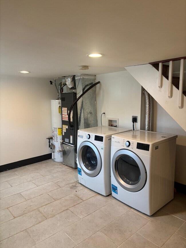 Photo - 2939 E Monument St