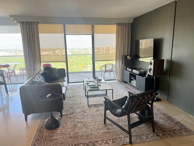 Building Photo - 19707 Turnberry Way Unit 28C