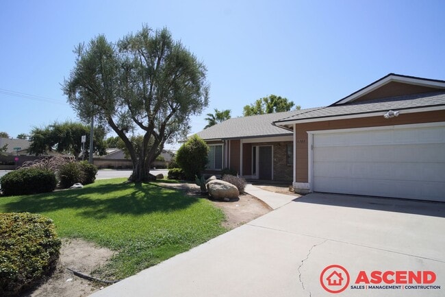 Photo - Lovely Home In Southwest Bakersfield!
