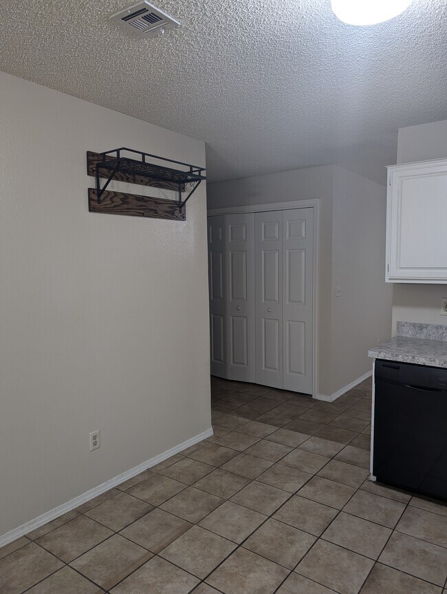 Photo - 3320 W Olive St