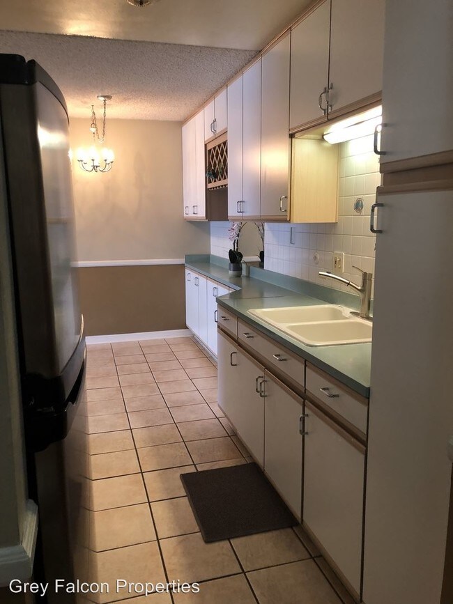 Photo - 4855 Cole St